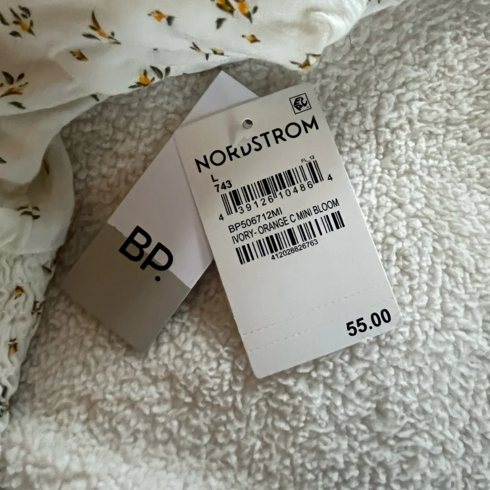 Nordstrom BP Ivory Dress with Puff Sleeves and Detailed Floral Bursts Juniors L - Picture 14 of 16